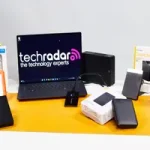 多款外接式硬碟推薦,包含 WD、Samsung、LaCie 與 Seagate 品牌,擺放在筆記型電腦旁